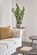 Chic n Bright 3 Bd Apt with Hilton View