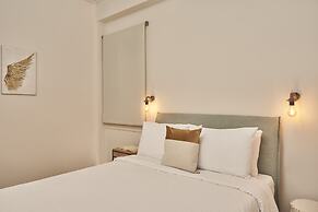 Chic n Bright 3 Bd Apt with Hilton View