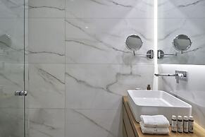 Chic n Bright 3 Bd Apt with Hilton View