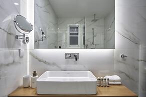 Chic n Bright 3 Bd Apt with Hilton View