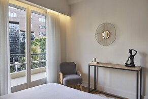 Chic n Bright 3 Bd Apt with Hilton View