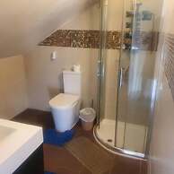 Lovely 4-bed Apartment in Harrow