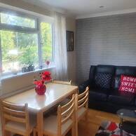 Lovely 4-bed Apartment in Harrow