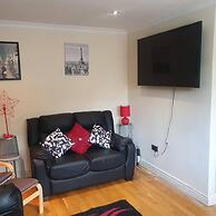 Lovely 4-bed Apartment in Harrow