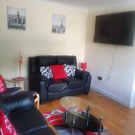 Lovely 4-bed Apartment in Harrow