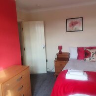Lovely 4-bed Apartment in Harrow