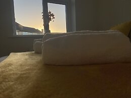 Gladstone Apartments by Bluebell Rooms