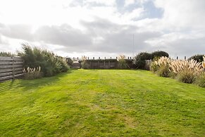 Fairlight - Charming Coastal Home on the Beach