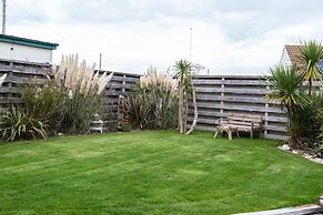 Fairlight - Charming Coastal Home on the Beach