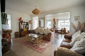 Fairlight - Charming Coastal Home on the Beach