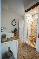 Fairlight - Charming Coastal Home on the Beach