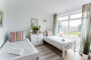 Fairlight - Charming Coastal Home on the Beach