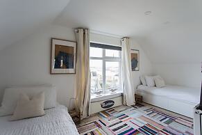 Fairlight - Charming Coastal Home on the Beach