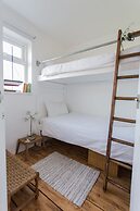 Fairlight - Charming Coastal Home on the Beach