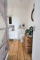 Fairlight - Charming Coastal Home on the Beach