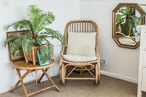 Fairlight - Charming Coastal Home on the Beach