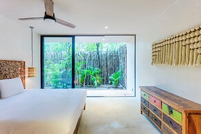 Gorgeous Flowy Space with Wrap-around Private Pool