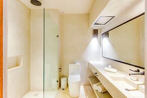 Gorgeous Flowy Space with Wrap-around Private Pool