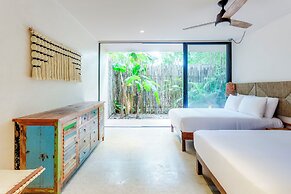 Gorgeous Flowy Space with Wrap-around Private Pool