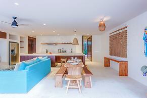 Gorgeous Flowy Space with Wrap-around Private Pool