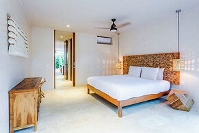 Gorgeous Flowy Space with Wrap-around Private Pool