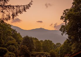 Mount Mitchell Eco Retreat