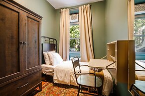 Lamartine Chelsea – Hostel