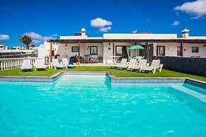 Beautiful 2 Bed Villa With Large Pool Casa Manana