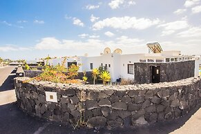 Beautiful 2 Bed Villa With Large Pool Casa Manana