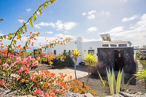 Beautiful 2 Bed Villa With Large Pool Casa Manana