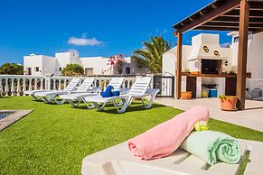 Beautiful 2 Bed Villa With Large Pool Casa Manana