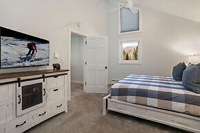 4352 Spruce Way 3 Bedroom Townhouse by RedAwning