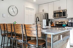 4352 Spruce Way 3 Bedroom Townhouse by RedAwning