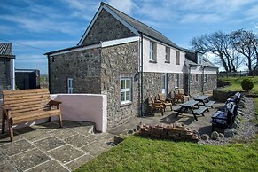Bunk House - 4 Bedroom - Llangenith