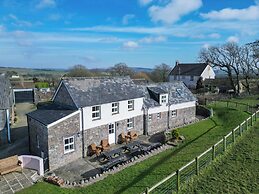 Bunk House - 4 Bedroom - Llangenith