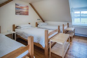 Bunk House - 4 Bedroom - Llangenith
