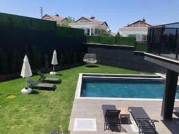 Stunning 4-bed Villa: Private Pool, Sauna & Hammam