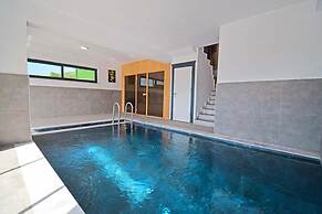 Stunning 4-bed Villa: Private Pool, Sauna & Hammam