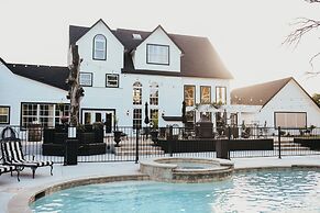Towering Oaks Event & Retreat Center