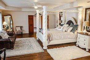 Towering Oaks Event & Retreat Center