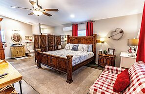 Towering Oaks Event & Retreat Center