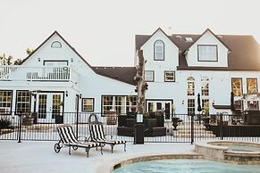 Towering Oaks Event & Retreat Center