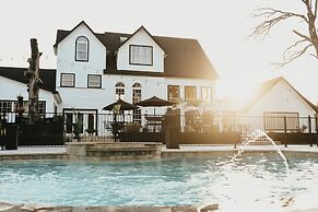 Towering Oaks Event & Retreat Center