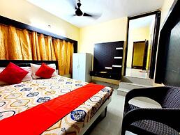 Goroomgo Moon CT Road Puri