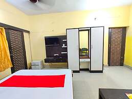 Goroomgo Moon CT Road Puri