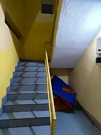 Goroomgo Moon CT Road Puri