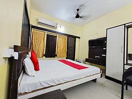 Goroomgo Moon CT Road Puri