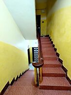 Goroomgo Moon CT Road Puri