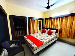 Goroomgo Moon CT Road Puri