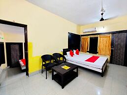 Goroomgo Moon CT Road Puri